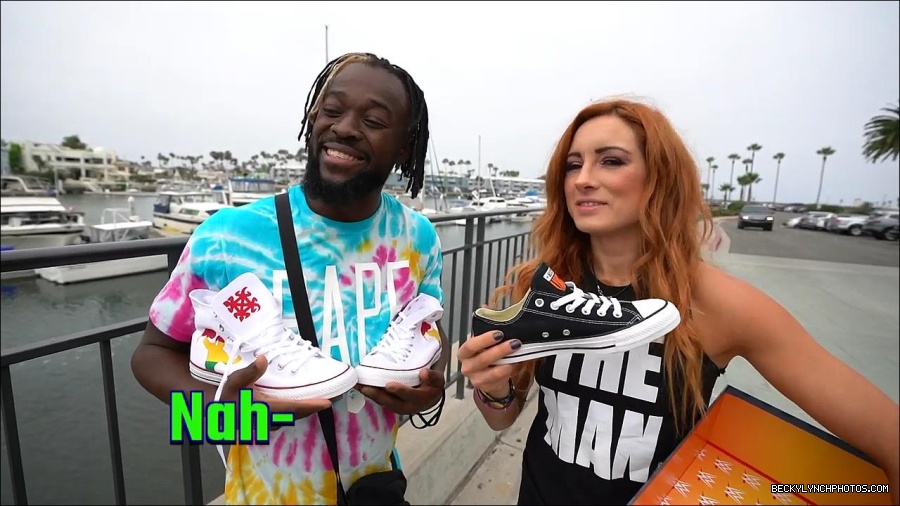 Y2Mate_is_-_Becky_Lynch_and_Kofi_Kingston_s_CUSTOM_CONVERSE_KICKS_at_Comic-Con_201921_I_Just_Love_Kicks__31-DzCWzxnMtU0-720p-1656083286802_mp4_000227566.jpg