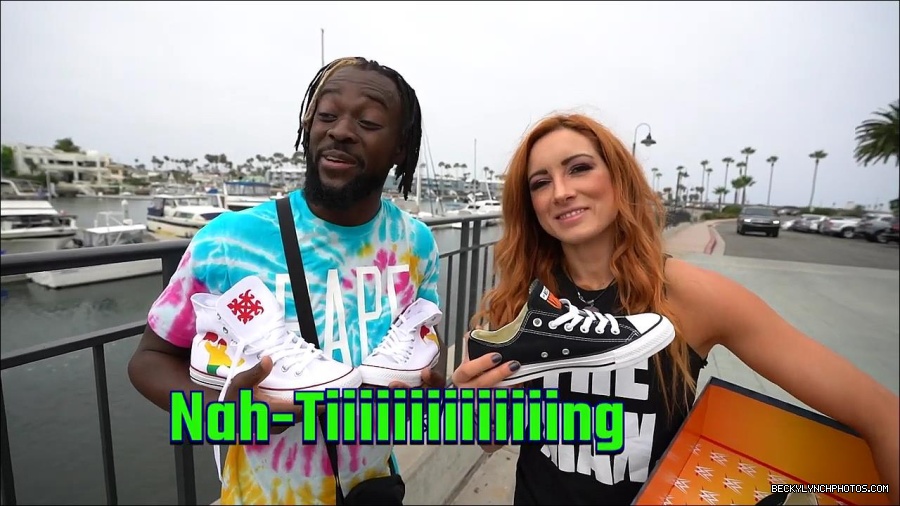 Y2Mate_is_-_Becky_Lynch_and_Kofi_Kingston_s_CUSTOM_CONVERSE_KICKS_at_Comic-Con_201921_I_Just_Love_Kicks__31-DzCWzxnMtU0-720p-1656083286802_mp4_000228766.jpg