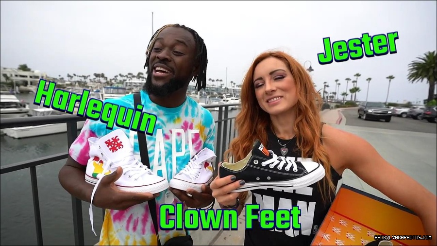 Y2Mate_is_-_Becky_Lynch_and_Kofi_Kingston_s_CUSTOM_CONVERSE_KICKS_at_Comic-Con_201921_I_Just_Love_Kicks__31-DzCWzxnMtU0-720p-1656083286802_mp4_000231966.jpg