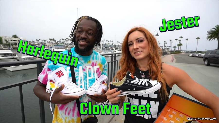 Y2Mate_is_-_Becky_Lynch_and_Kofi_Kingston_s_CUSTOM_CONVERSE_KICKS_at_Comic-Con_201921_I_Just_Love_Kicks__31-DzCWzxnMtU0-720p-1656083286802_mp4_000234366.jpg