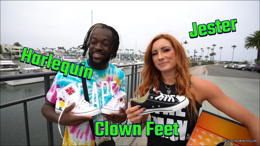 Y2Mate_is_-_Becky_Lynch_and_Kofi_Kingston_s_CUSTOM_CONVERSE_KICKS_at_Comic-Con_201921_I_Just_Love_Kicks__31-DzCWzxnMtU0-720p-1656083286802_mp4_000235166.jpg