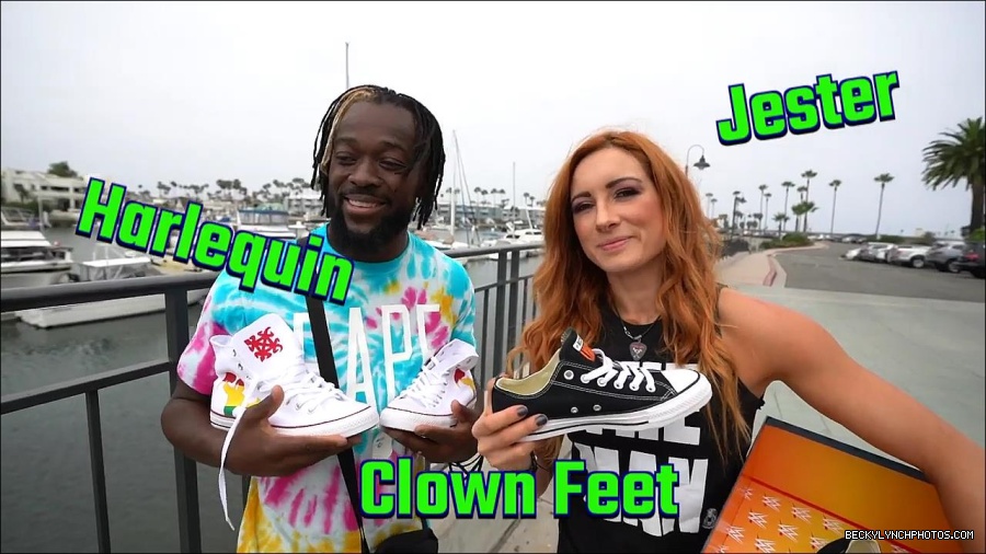 Y2Mate_is_-_Becky_Lynch_and_Kofi_Kingston_s_CUSTOM_CONVERSE_KICKS_at_Comic-Con_201921_I_Just_Love_Kicks__31-DzCWzxnMtU0-720p-1656083286802_mp4_000235566.jpg