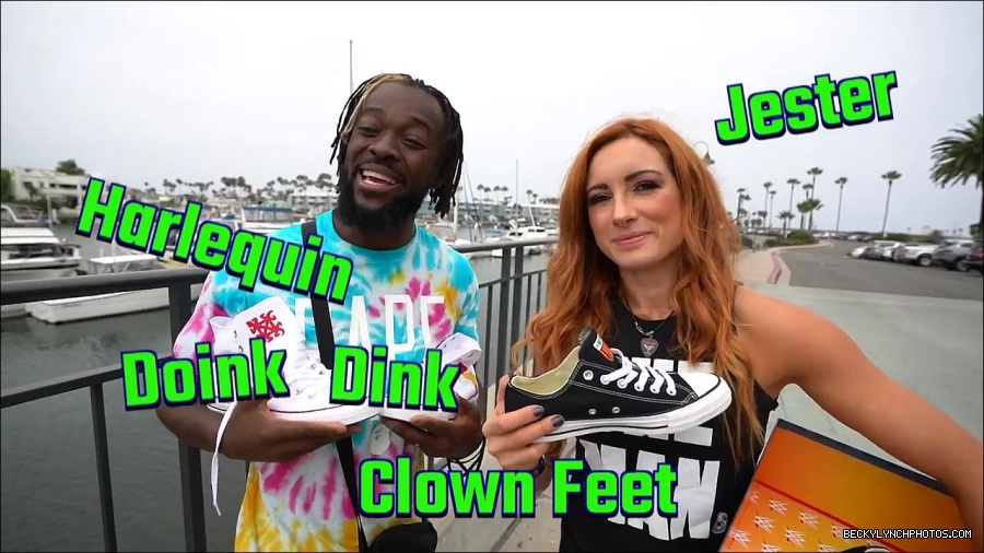 Y2Mate_is_-_Becky_Lynch_and_Kofi_Kingston_s_CUSTOM_CONVERSE_KICKS_at_Comic-Con_201921_I_Just_Love_Kicks__31-DzCWzxnMtU0-720p-1656083286802_mp4_000236366.jpg
