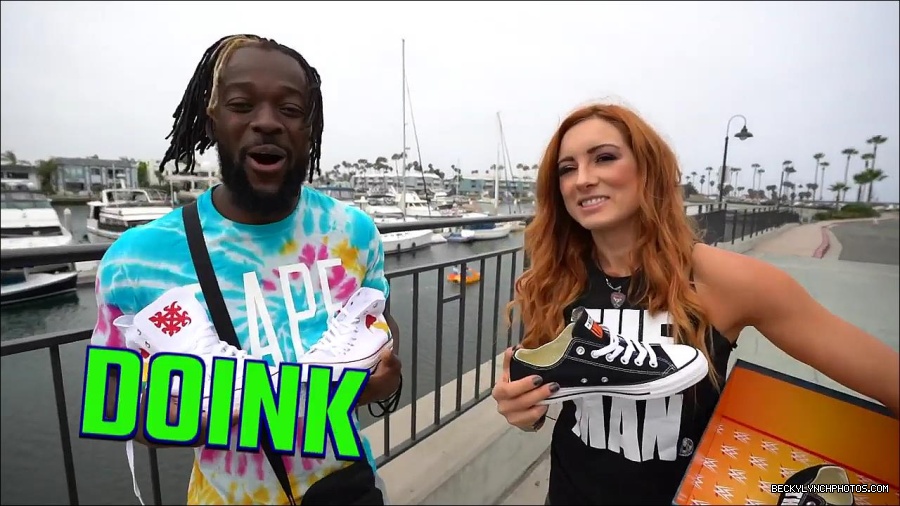 Y2Mate_is_-_Becky_Lynch_and_Kofi_Kingston_s_CUSTOM_CONVERSE_KICKS_at_Comic-Con_201921_I_Just_Love_Kicks__31-DzCWzxnMtU0-720p-1656083286802_mp4_000243566.jpg