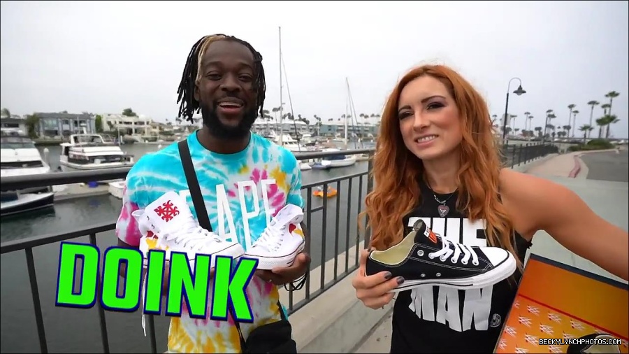 Y2Mate_is_-_Becky_Lynch_and_Kofi_Kingston_s_CUSTOM_CONVERSE_KICKS_at_Comic-Con_201921_I_Just_Love_Kicks__31-DzCWzxnMtU0-720p-1656083286802_mp4_000243966.jpg