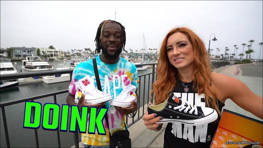Y2Mate_is_-_Becky_Lynch_and_Kofi_Kingston_s_CUSTOM_CONVERSE_KICKS_at_Comic-Con_201921_I_Just_Love_Kicks__31-DzCWzxnMtU0-720p-1656083286802_mp4_000244366.jpg