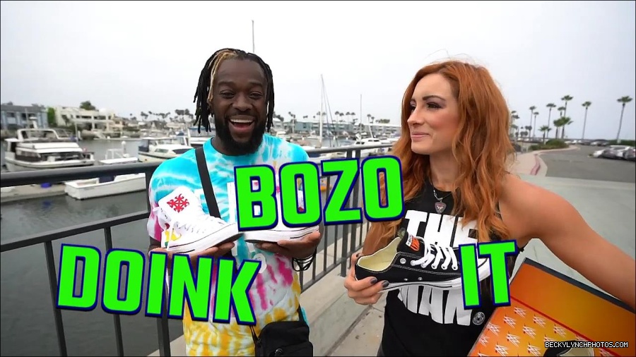Y2Mate_is_-_Becky_Lynch_and_Kofi_Kingston_s_CUSTOM_CONVERSE_KICKS_at_Comic-Con_201921_I_Just_Love_Kicks__31-DzCWzxnMtU0-720p-1656083286802_mp4_000249166.jpg