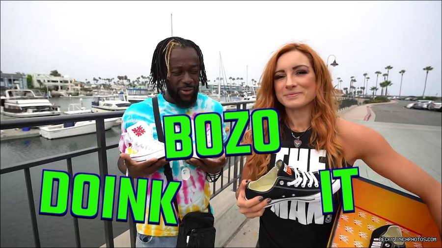 Y2Mate_is_-_Becky_Lynch_and_Kofi_Kingston_s_CUSTOM_CONVERSE_KICKS_at_Comic-Con_201921_I_Just_Love_Kicks__31-DzCWzxnMtU0-720p-1656083286802_mp4_000249966.jpg