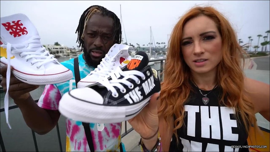Y2Mate_is_-_Becky_Lynch_and_Kofi_Kingston_s_CUSTOM_CONVERSE_KICKS_at_Comic-Con_201921_I_Just_Love_Kicks__31-DzCWzxnMtU0-720p-1656083286802_mp4_000255166.jpg
