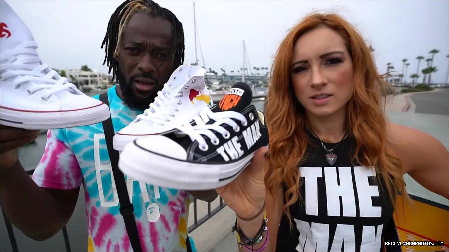 Y2Mate_is_-_Becky_Lynch_and_Kofi_Kingston_s_CUSTOM_CONVERSE_KICKS_at_Comic-Con_201921_I_Just_Love_Kicks__31-DzCWzxnMtU0-720p-1656083286802_mp4_000255566.jpg