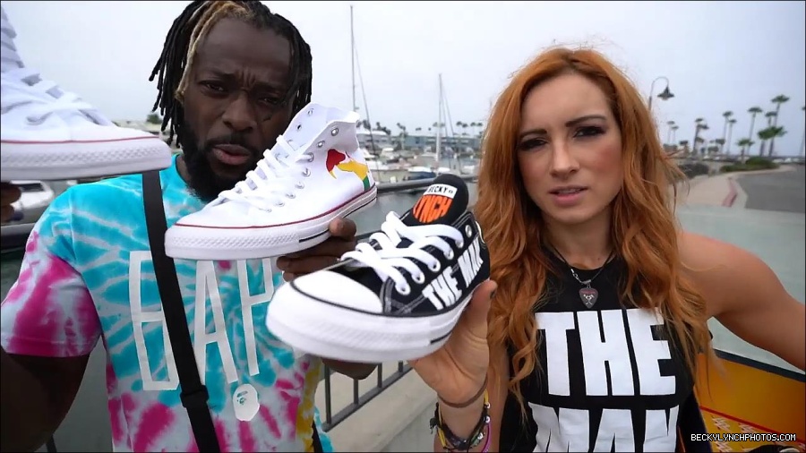 Y2Mate_is_-_Becky_Lynch_and_Kofi_Kingston_s_CUSTOM_CONVERSE_KICKS_at_Comic-Con_201921_I_Just_Love_Kicks__31-DzCWzxnMtU0-720p-1656083286802_mp4_000255966.jpg