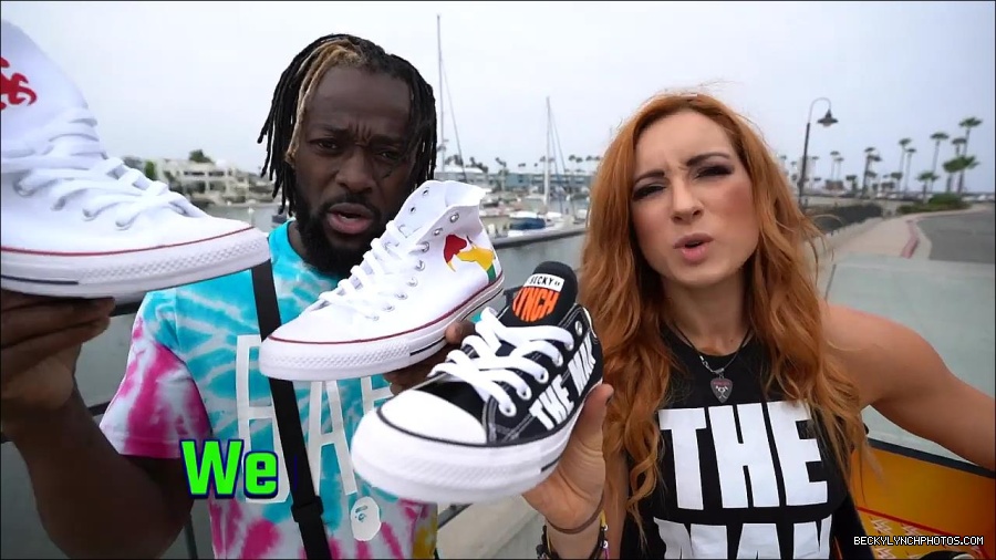 Y2Mate_is_-_Becky_Lynch_and_Kofi_Kingston_s_CUSTOM_CONVERSE_KICKS_at_Comic-Con_201921_I_Just_Love_Kicks__31-DzCWzxnMtU0-720p-1656083286802_mp4_000256366.jpg