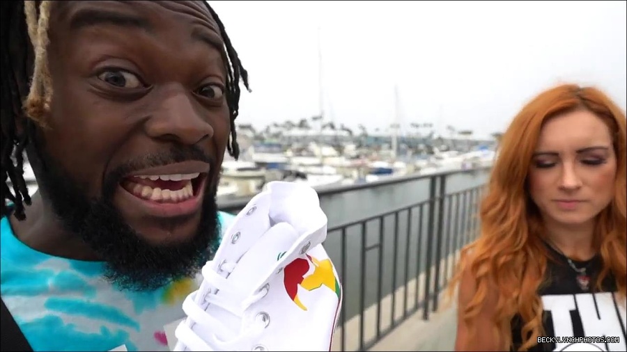 Y2Mate_is_-_Becky_Lynch_and_Kofi_Kingston_s_CUSTOM_CONVERSE_KICKS_at_Comic-Con_201921_I_Just_Love_Kicks__31-DzCWzxnMtU0-720p-1656083286802_mp4_000261566.jpg