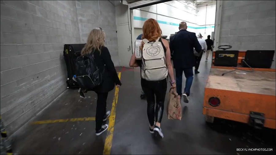 Y2Mate_is_-_Becky_Lynch_and_Kofi_Kingston_s_CUSTOM_CONVERSE_KICKS_at_Comic-Con_201921_I_Just_Love_Kicks__31-DzCWzxnMtU0-720p-1656083286802_mp4_000267966.jpg