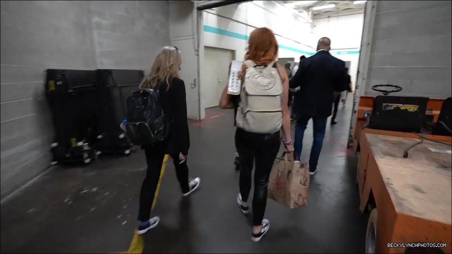 Y2Mate_is_-_Becky_Lynch_and_Kofi_Kingston_s_CUSTOM_CONVERSE_KICKS_at_Comic-Con_201921_I_Just_Love_Kicks__31-DzCWzxnMtU0-720p-1656083286802_mp4_000268766.jpg