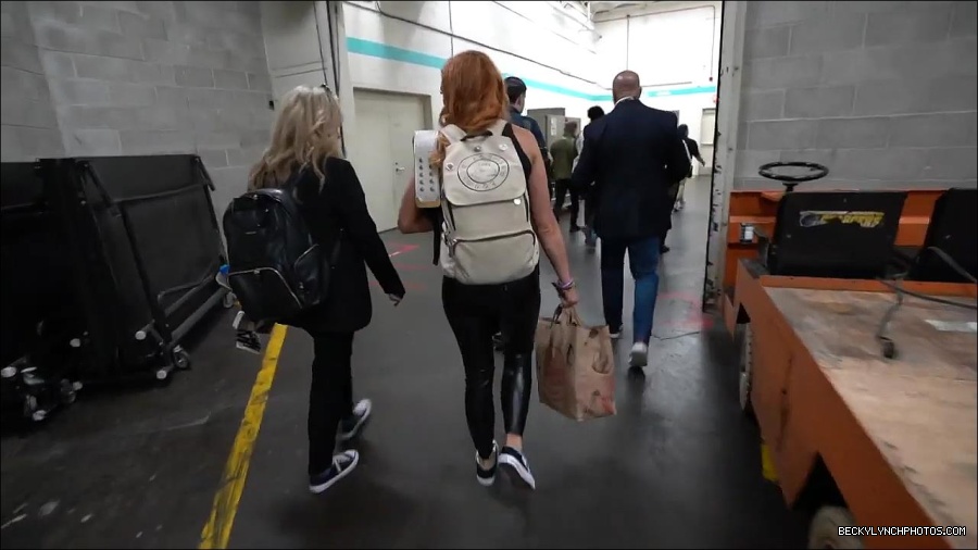 Y2Mate_is_-_Becky_Lynch_and_Kofi_Kingston_s_CUSTOM_CONVERSE_KICKS_at_Comic-Con_201921_I_Just_Love_Kicks__31-DzCWzxnMtU0-720p-1656083286802_mp4_000269166.jpg
