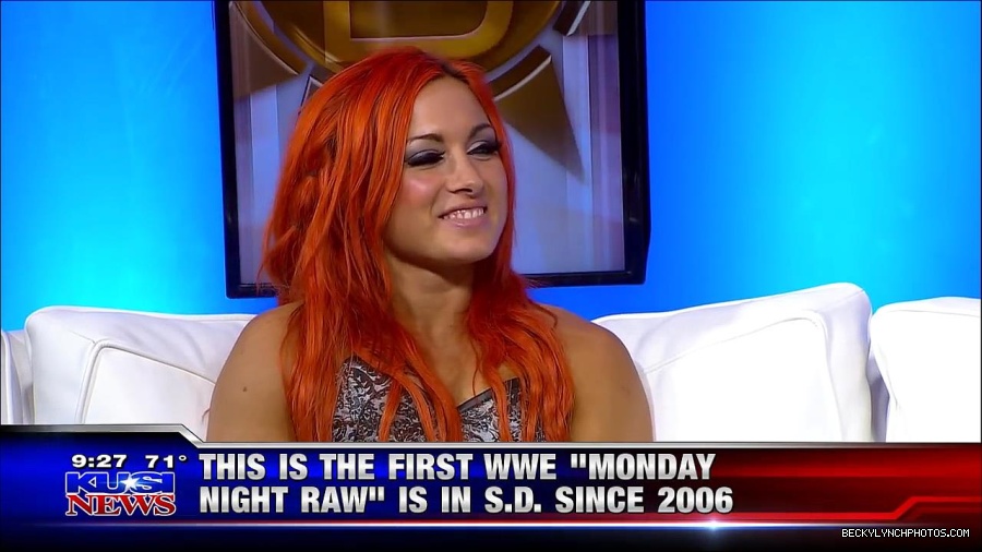 Y2Mate_is_-_WWE_s_Charlotte_and_Becky_Lynch_say_Good_Morning_San_Diego-uhjeOCZYeDs-720p-1656083333155_mp4_000124157.jpg