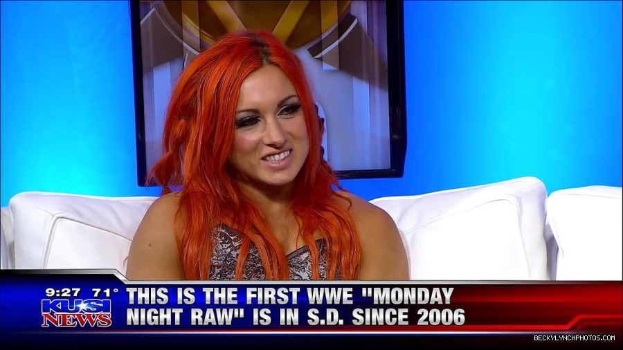 Y2Mate_is_-_WWE_s_Charlotte_and_Becky_Lynch_say_Good_Morning_San_Diego-uhjeOCZYeDs-720p-1656083333155_mp4_000126559.jpg