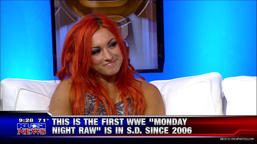 Y2Mate_is_-_WWE_s_Charlotte_and_Becky_Lynch_say_Good_Morning_San_Diego-uhjeOCZYeDs-720p-1656083333155_mp4_000128561.jpg