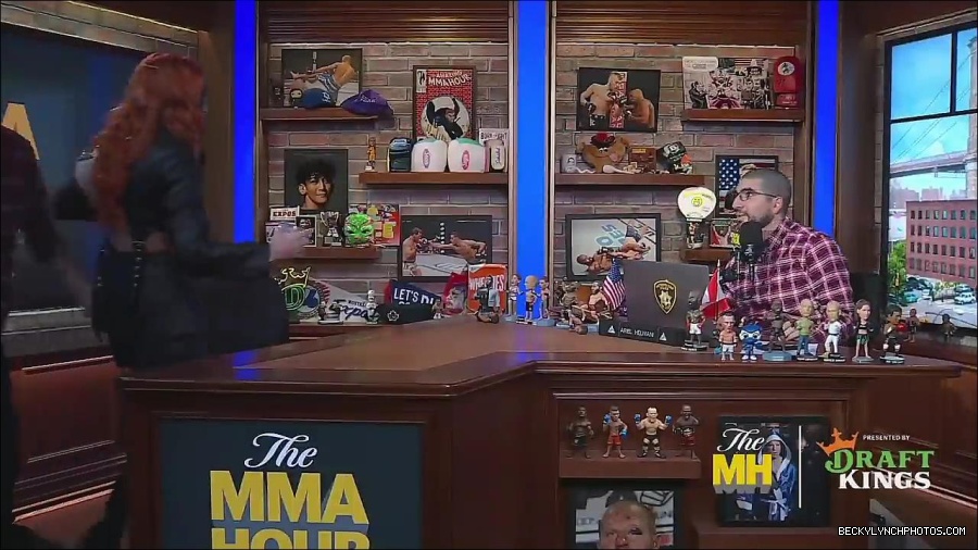 Y2Mate_is_-_Becky_Lynch_Talks_Charlotte_Flair_Feud_27I27m_So_in_Her_Head__-_The_MMA_Hour-4BJNnwyhid4-720p-1656194904909_mp4_000009642.jpg
