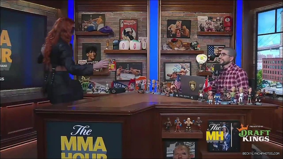 Y2Mate_is_-_Becky_Lynch_Talks_Charlotte_Flair_Feud_27I27m_So_in_Her_Head__-_The_MMA_Hour-4BJNnwyhid4-720p-1656194904909_mp4_000010043.jpg