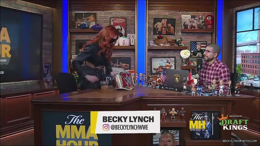 Y2Mate_is_-_Becky_Lynch_Talks_Charlotte_Flair_Feud_27I27m_So_in_Her_Head__-_The_MMA_Hour-4BJNnwyhid4-720p-1656194904909_mp4_000015648.jpg