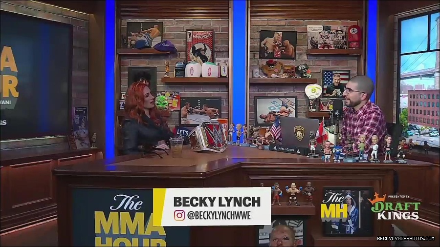 Y2Mate_is_-_Becky_Lynch_Talks_Charlotte_Flair_Feud_27I27m_So_in_Her_Head__-_The_MMA_Hour-4BJNnwyhid4-720p-1656194904909_mp4_000029262.jpg