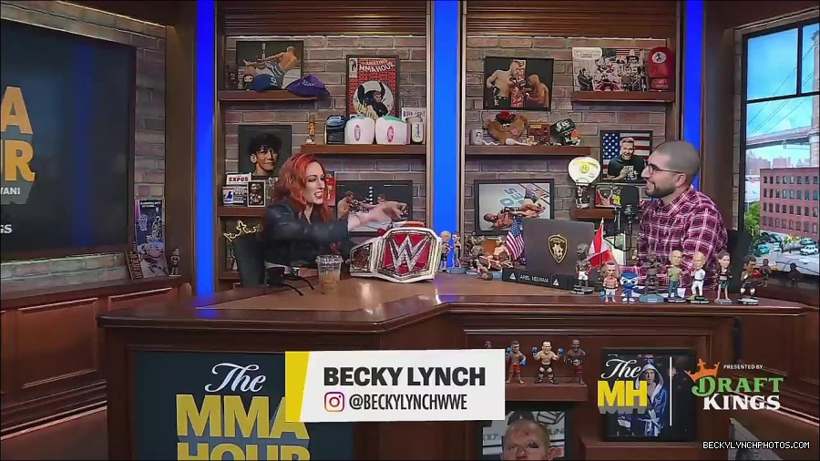 Y2Mate_is_-_Becky_Lynch_Talks_Charlotte_Flair_Feud_27I27m_So_in_Her_Head__-_The_MMA_Hour-4BJNnwyhid4-720p-1656194904909_mp4_000044477.jpg