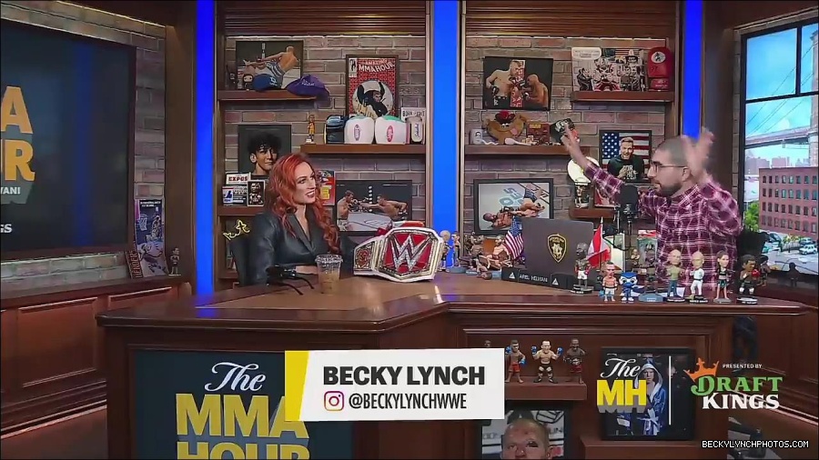Y2Mate_is_-_Becky_Lynch_Talks_Charlotte_Flair_Feud_27I27m_So_in_Her_Head__-_The_MMA_Hour-4BJNnwyhid4-720p-1656194904909_mp4_000080914.jpg