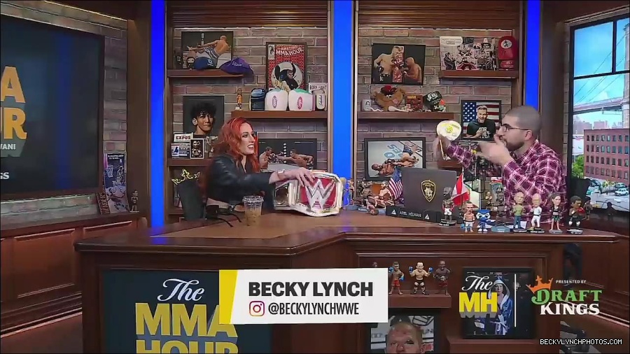 Y2Mate_is_-_Becky_Lynch_Talks_Charlotte_Flair_Feud_27I27m_So_in_Her_Head__-_The_MMA_Hour-4BJNnwyhid4-720p-1656194904909_mp4_000082515.jpg