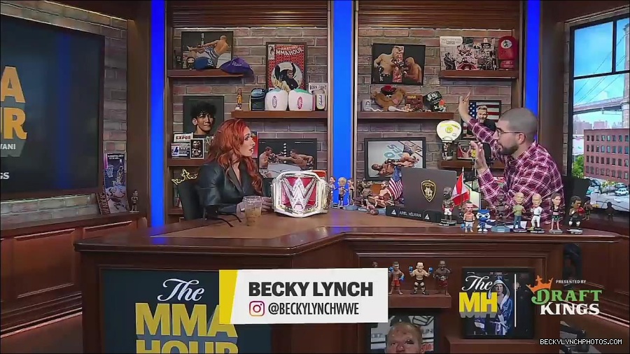 Y2Mate_is_-_Becky_Lynch_Talks_Charlotte_Flair_Feud_27I27m_So_in_Her_Head__-_The_MMA_Hour-4BJNnwyhid4-720p-1656194904909_mp4_000095728.jpg