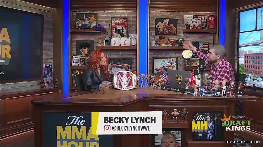 Y2Mate_is_-_Becky_Lynch_Talks_Charlotte_Flair_Feud_27I27m_So_in_Her_Head__-_The_MMA_Hour-4BJNnwyhid4-720p-1656194904909_mp4_000104537.jpg