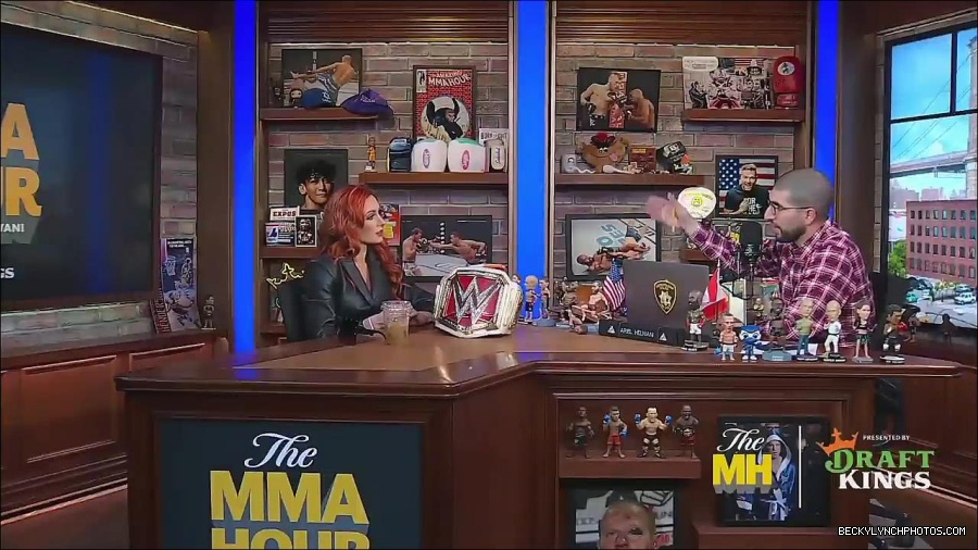 Y2Mate_is_-_Becky_Lynch_Talks_Charlotte_Flair_Feud_27I27m_So_in_Her_Head__-_The_MMA_Hour-4BJNnwyhid4-720p-1656194904909_mp4_000137770.jpg