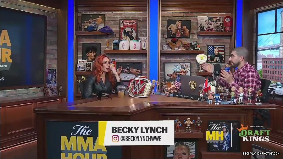 Y2Mate_is_-_Becky_Lynch_Talks_Charlotte_Flair_Feud_27I27m_So_in_Her_Head__-_The_MMA_Hour-4BJNnwyhid4-720p-1656194904909_mp4_002752349.jpg
