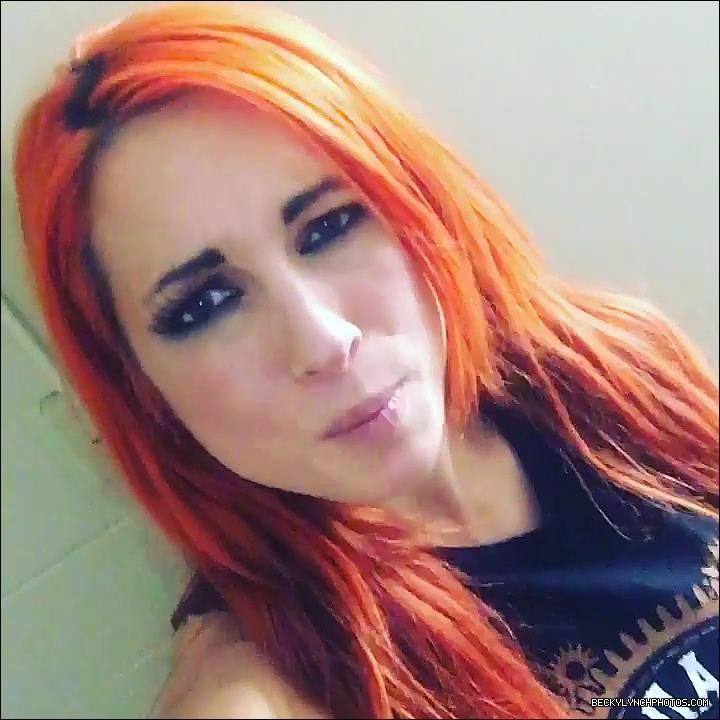 2017-01-08_21_29_53_1423652236177039563_448900764_mp4_000003069.jpg