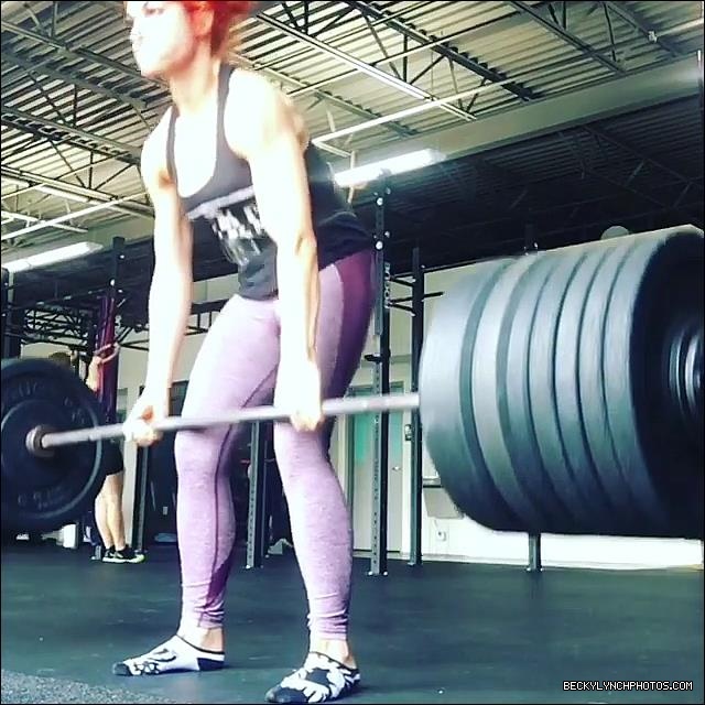 2017-04-21_15_33_18_1498094461782952016_448900764_mp4_000004617.jpg