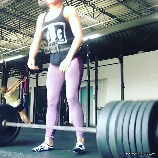 2017-04-21_15_33_18_1498094461782952016_448900764_mp4_000007019.jpg