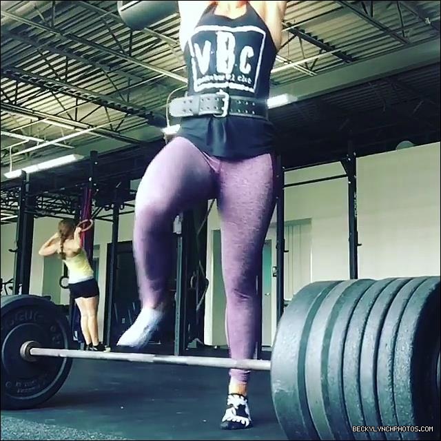 2017-04-21_15_33_18_1498094461782952016_448900764_mp4_000008621.jpg