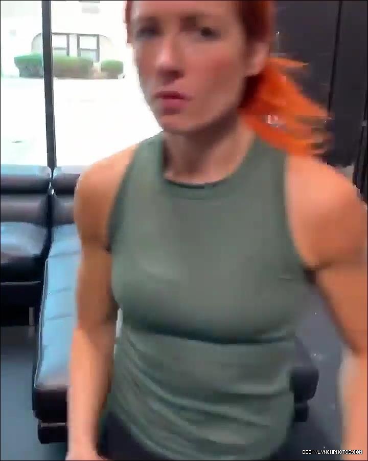 2020-04-11_17_46_15_2285267475124021440_448900764_mp4_000009233.jpg