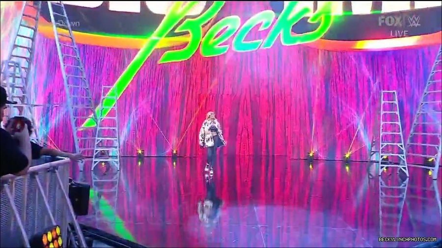 WWE_Friday_Night_Smackdown_1st_July_2022_720p_WEBRip_h264_mp4_002561161.jpg