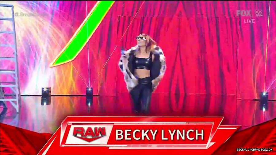 WWE_Friday_Night_Smackdown_1st_July_2022_720p_WEBRip_h264_mp4_002564365.jpg