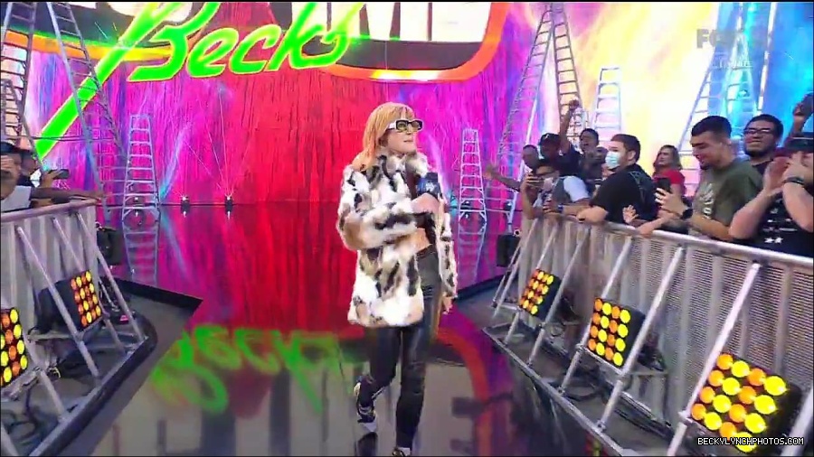 WWE_Friday_Night_Smackdown_1st_July_2022_720p_WEBRip_h264_mp4_002571972.jpg