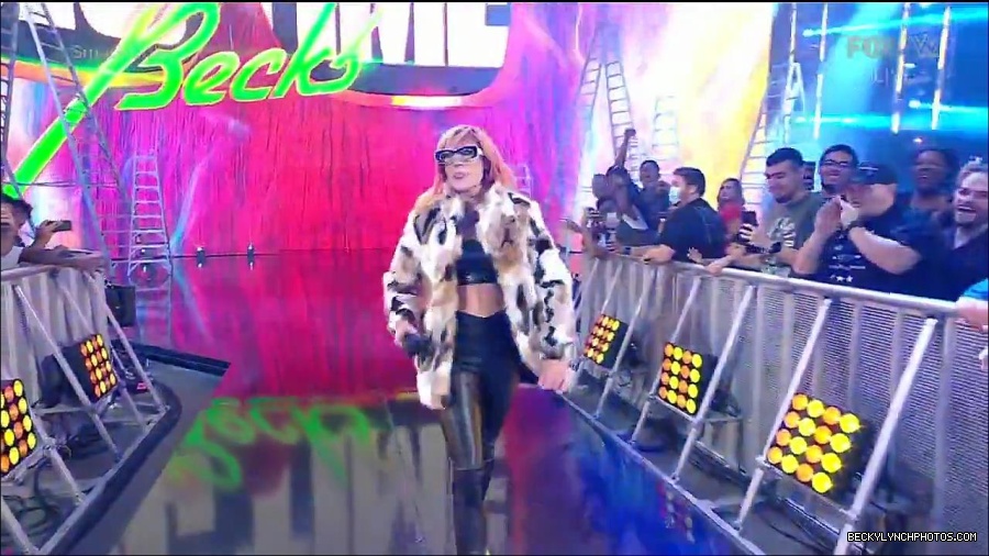 WWE_Friday_Night_Smackdown_1st_July_2022_720p_WEBRip_h264_mp4_002572373.jpg