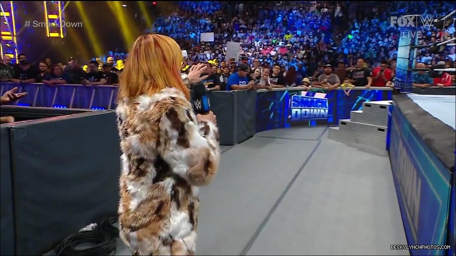 WWE_Friday_Night_Smackdown_1st_July_2022_720p_WEBRip_h264_mp4_002587988.jpg