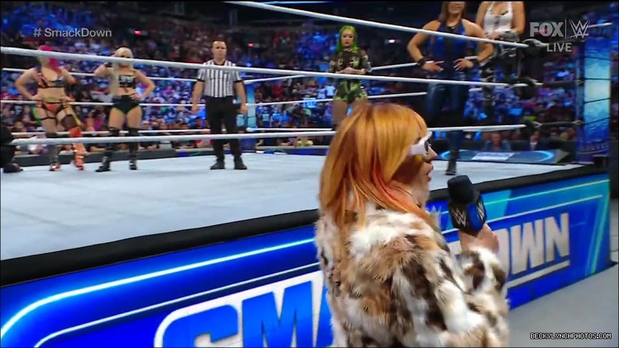 WWE_Friday_Night_Smackdown_1st_July_2022_720p_WEBRip_h264_mp4_002593193.jpg