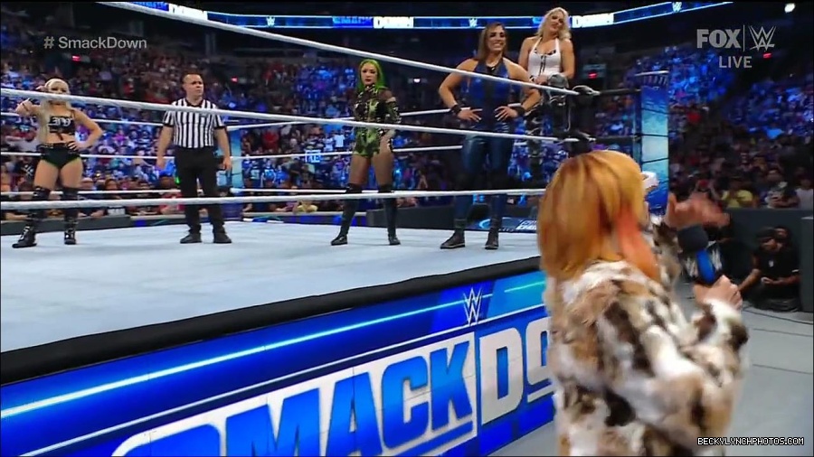 WWE_Friday_Night_Smackdown_1st_July_2022_720p_WEBRip_h264_mp4_002593994.jpg