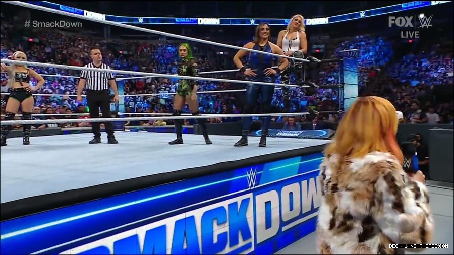 WWE_Friday_Night_Smackdown_1st_July_2022_720p_WEBRip_h264_mp4_002594395.jpg