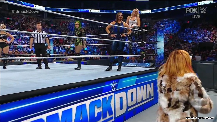 WWE_Friday_Night_Smackdown_1st_July_2022_720p_WEBRip_h264_mp4_002594795.jpg