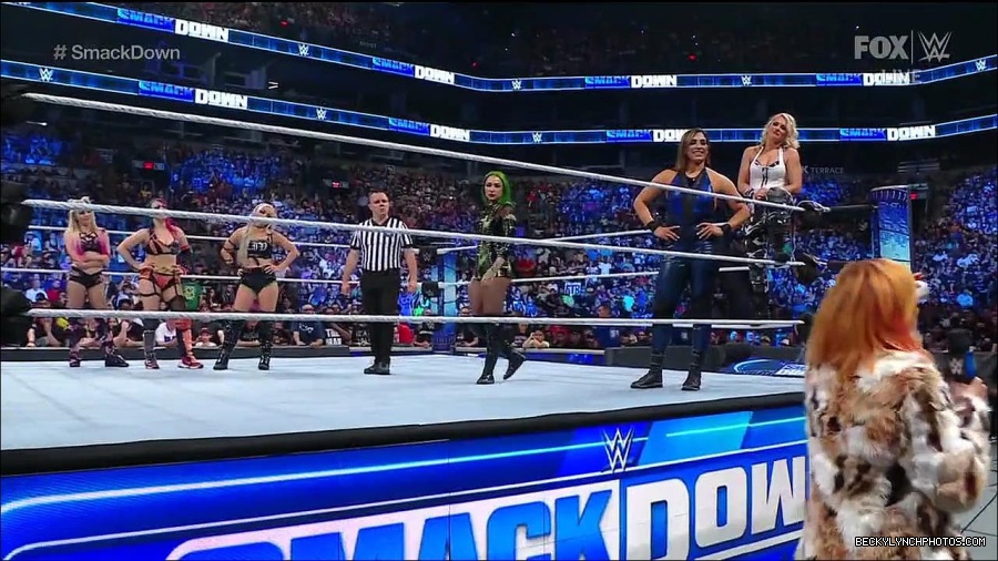 WWE_Friday_Night_Smackdown_1st_July_2022_720p_WEBRip_h264_mp4_002595596.jpg