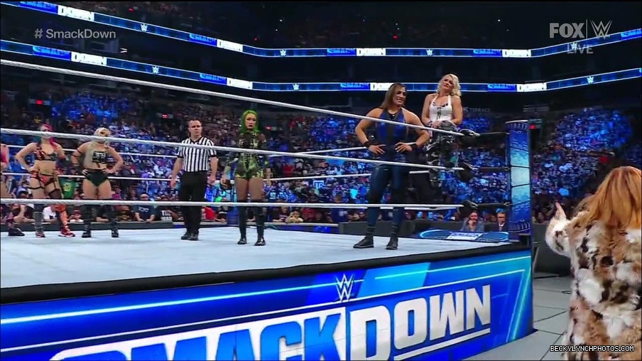 WWE_Friday_Night_Smackdown_1st_July_2022_720p_WEBRip_h264_mp4_002596397.jpg